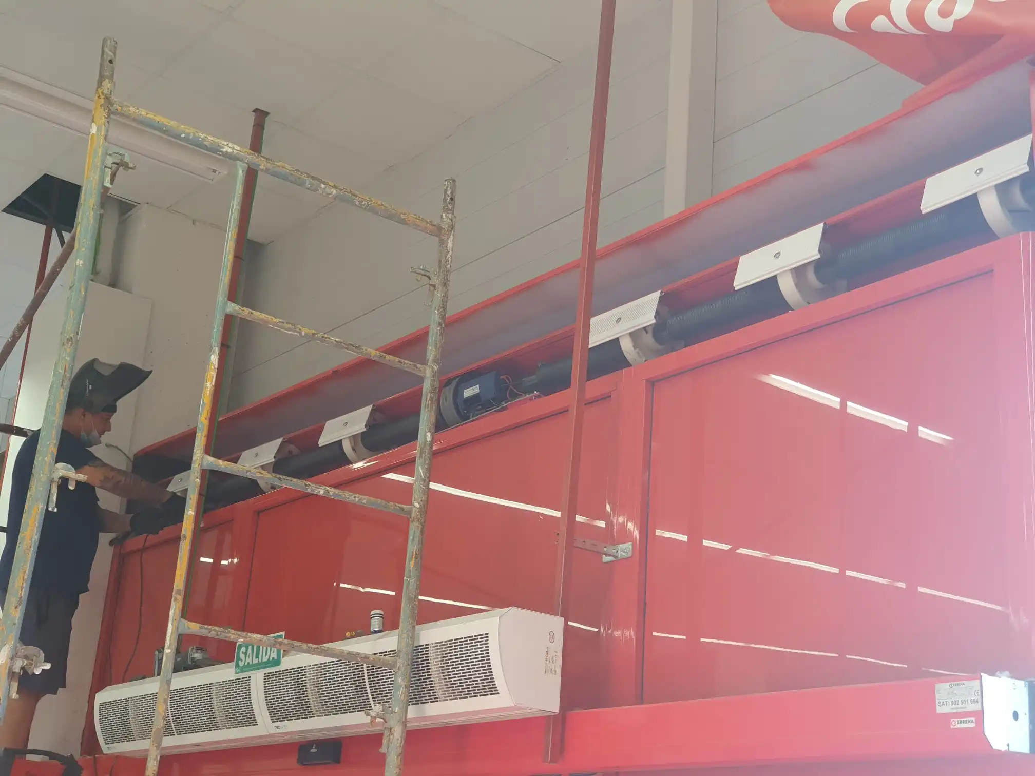 Empresa de reparacion de persianas metalicas en Gandia Motorización de persianas de comercio en Gandia